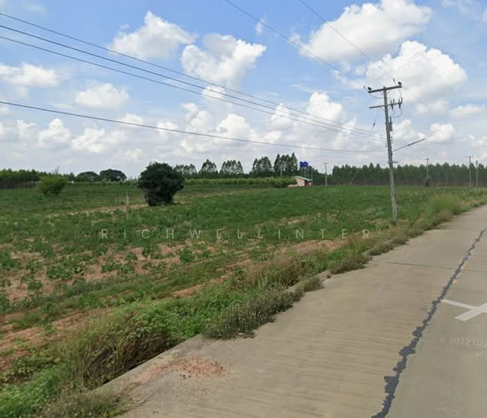 For Sale - Land for sale in Nawanghin, 3 rai, with road frontage on two sides, 500 meters, Chon Buri (Pattaya)