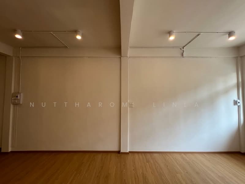 4-BR Townhouse, Bangkok, Khlong Ton Sai, Khlong San, Bangkok, 4 Bedrooms, 200 sqm, Townhouse For Sale, by Nuttharom Linla , 500169608 - DDproperty.com