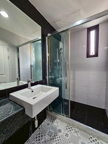 Areeya Tobe Kaset-Nawamintr, Bangkok, Lat Pla Khao Road, Chorake Bua, Lat Phrao, Bangkok, 6 Bedrooms, 220 sqm, Townhouse For Sale, by Jakkrit Nilchoo, 500169624 - DDproperty.com