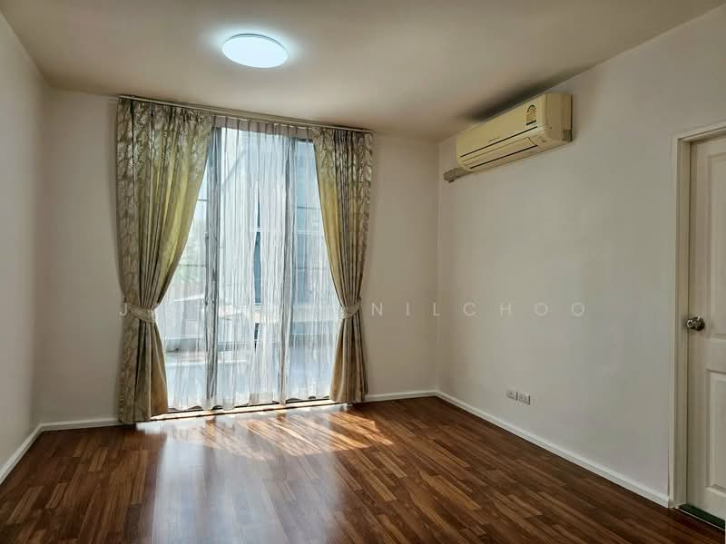 Areeya Tobe Kaset-Nawamintr, Bangkok, Lat Pla Khao Road, Chorake Bua, Lat Phrao, Bangkok, 6 Bedrooms, 220 sqm, Townhouse For Sale, by Jakkrit Nilchoo, 500169624 - DDproperty.com