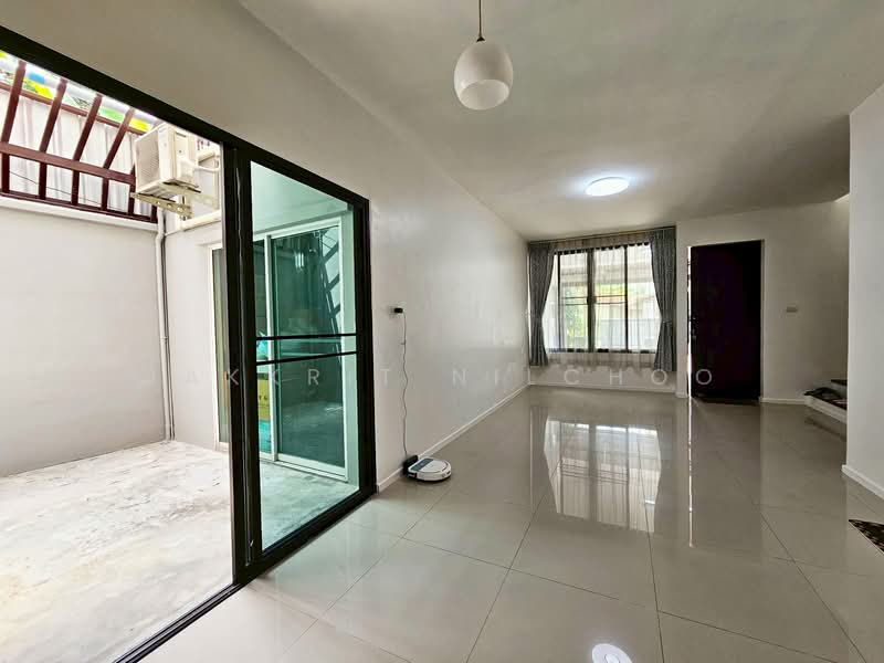 Areeya Tobe Kaset-Nawamintr, Bangkok, Lat Pla Khao Road, Chorake Bua, Lat Phrao, Bangkok, 6 Bedrooms, 220 sqm, Townhouse For Sale, by Jakkrit Nilchoo, 500169624 - DDproperty.com