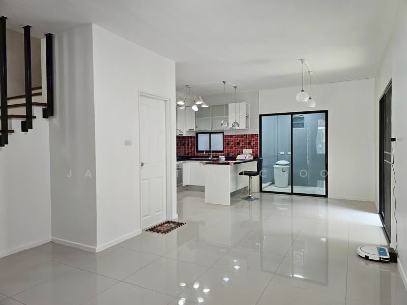 Areeya Tobe Kaset-Nawamintr, Bangkok, Lat Pla Khao Road, Chorake Bua, Lat Phrao, Bangkok, 6 Bedrooms, 220 sqm, Townhouse For Sale, by Jakkrit Nilchoo, 500169624 - DDproperty.com