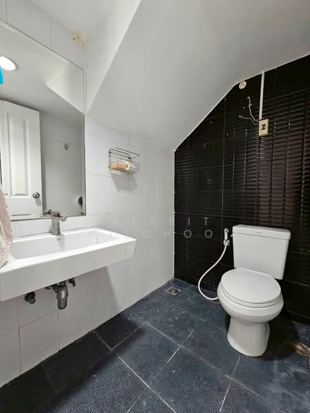 Areeya Tobe Kaset-Nawamintr, Bangkok, Lat Pla Khao Road, Chorake Bua, Lat Phrao, Bangkok, 6 Bedrooms, 220 sqm, Townhouse For Sale, by Jakkrit Nilchoo, 500169624 - DDproperty.com