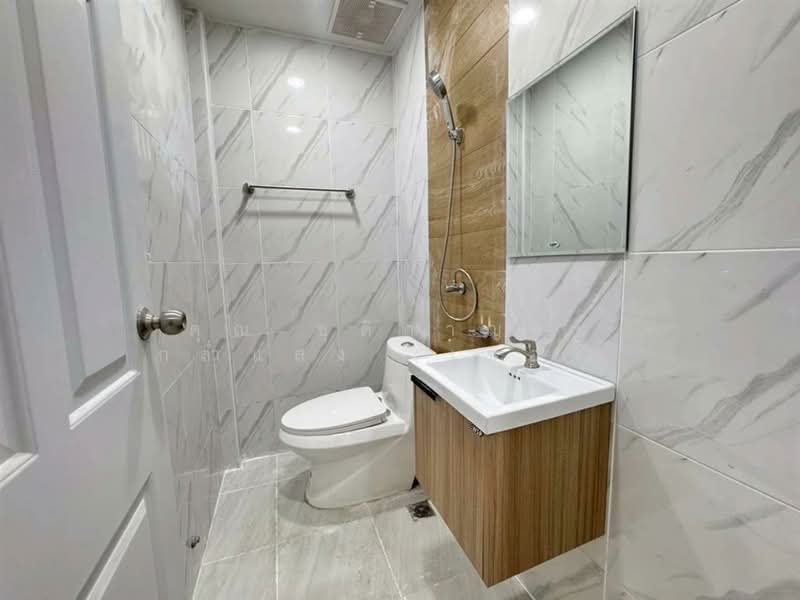 แกรนด์วิลเลจ ลาดพร้าว 80/3 (Grand Village Ladprao 80/3), Bangkok, Wang Thonglang, Wang Thonglang, Bangkok, 2 Bedrooms, 120 sqm, Townhouse For Sale, by คุณ ชุติกาญจน์ กล่ำแสง (เชอรี่), 500169634 - DDproperty.com