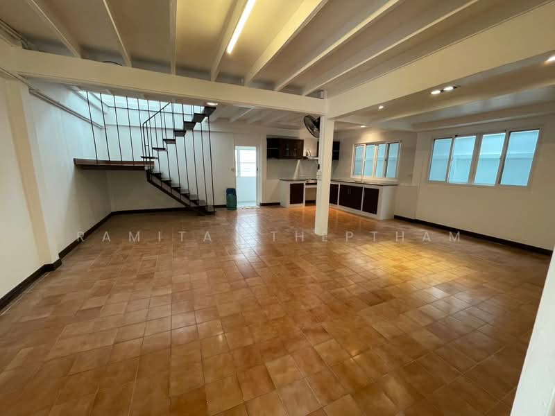 ให้เช่า - บ้าน 2-ห้องนอน, กรุงเทพ