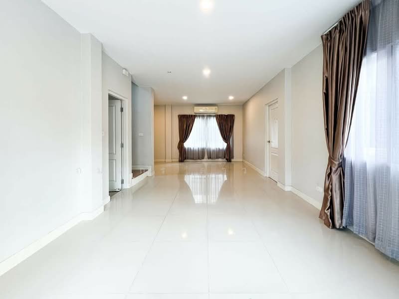 Centro Prachauthit 90 : เซนโทร ประชาอุทิศ 90, สมุทรปราการ, ซอย ประชาสามัคคี, บ้านคลองสวน, พระสมุทรเจดีย์, สมุทรปราการ, 175 ตร.ม., บ้านเดี่ยว ขาย, โดย กมลกร ดาวลอย, 500169678 - DDproperty.com