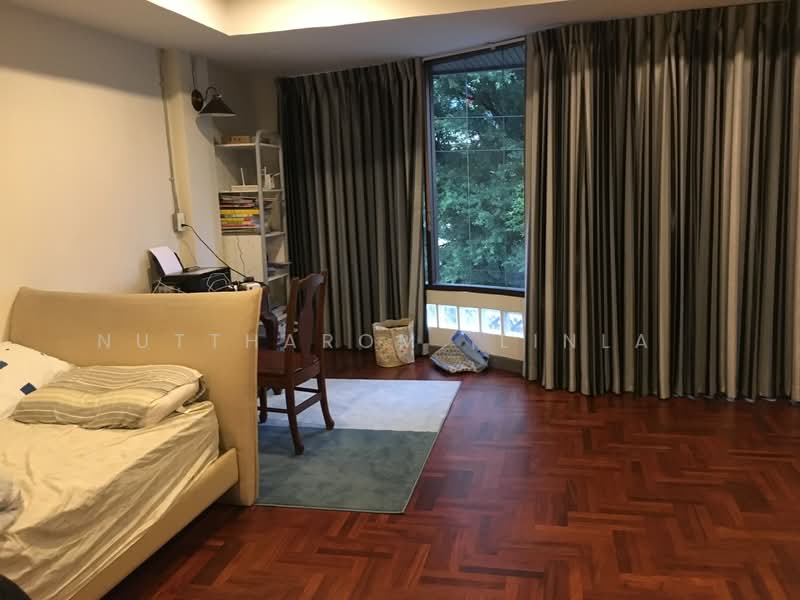 For Sale - 5-BR Townhouse, Bangkok
