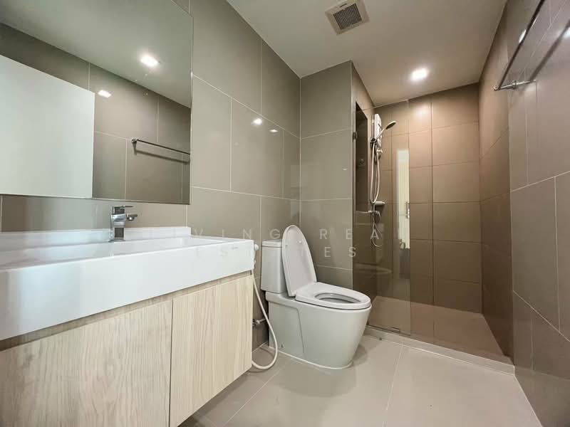 Rich Park @ Triple Station, Bangkok, 591 Srinakarin Road, Suan Luang, Suan Luang, Bangkok, 1 Bedroom, 30 sqm, Condo For Rent, by Living Real Estates, 500169742 - DDproperty.com