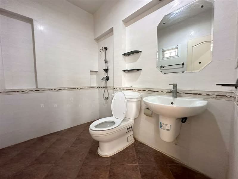 ทาวน์โฮม 3 ชั้น 28.1 ตร.ว. หมู่บ้านศิรินโฮม ซอยลาดพร้าว101 แยก42, Bangkok, Khlong Chan, Bang Kapi, Bangkok, 4 Bedrooms, 130 sqm, Townhouse For Sale, by คุณ ปารดา พลอยแดง (ก้อย), 500169943 - DDproperty.com