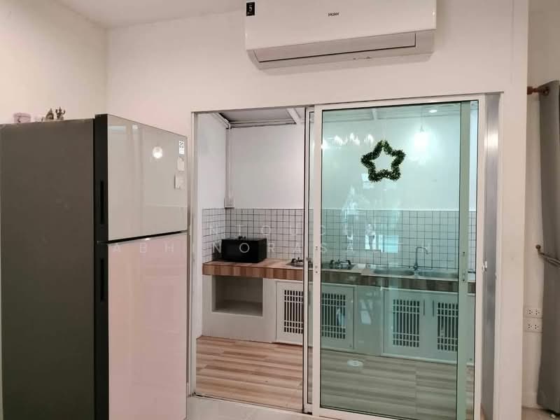 Sammakorn Avenue Suvarnabhumi, Bangkok, Rural Development 3 Khlong Song Ton Noon, Khlong Song Ton Nun, Lat Krabang, Bangkok, 4 Bedrooms, 200 sqm, Townhouse For Rent, by Intouch Abhinorasaeth, 500170613 - DDproperty.com