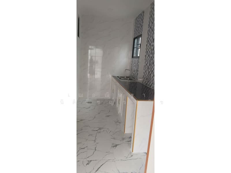 ให้เช่า - บ้านเช่ารามอินทรา ราคาถูก ปากซอยมีรถไฟฟ้า ทาวน์เฮ้าส์รีโนเวทใหม่ 2นอน 2น้ำ 2ห้องครัว บ้านหลุงมุม, กรุงเทพ