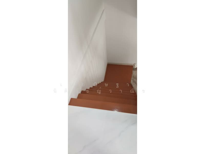 บ้านเช่ารามอินทรา ราคาถูก ปากซอยมีรถไฟฟ้า ทาวน์เฮ้าส์รีโนเวทใหม่ 2นอน 2น้ำ 2ห้องครัว บ้านหลุงมุม, Bangkok, Min Buri, Min Buri, Bangkok, 2 Bedrooms, 125 sqm, Townhouse For Rent, by เฌอณิษฐา  นิติวัชญ์วาณิช, 500170618 - DDproperty.com