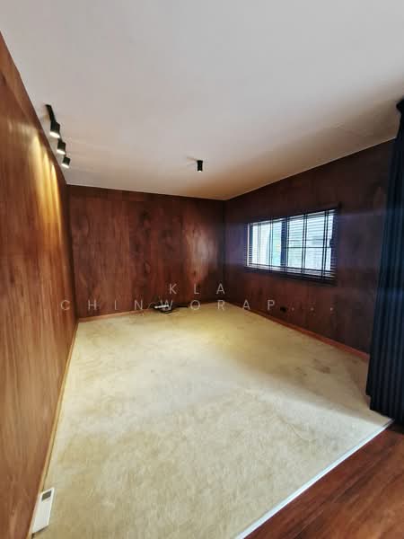 Commercial Townhome in Ekkamai12, Bangkok, Khlong Tan Nua, Watthana, Bangkok, 2 Bedrooms, 250 sqm, Townhouse For Rent, by Kla Chinworapanya, 500170632 - DDproperty.com