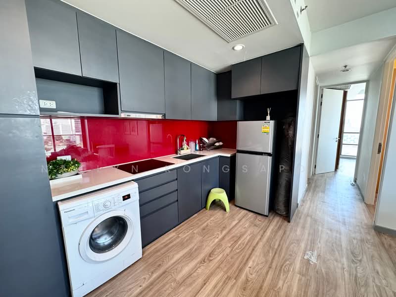 Siamese Surawong, Bangkok, Sap Road, Si Phraya, Bang Rak, Bangkok, 2 Bedrooms, 55 sqm, Condo For Rent, by Natlyn Kongsapook, 500170708 - DDproperty.com