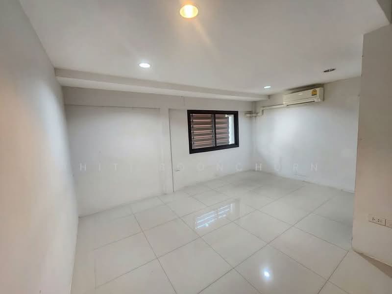 Townhouse, 4 Bedroom, Near BTS Phrom PhongTownhouse, 4 Bedroom, Near BTS Phrom Phong, Bangkok, Khong Tan, Khlong Toei, Bangkok, 4 Bedrooms, 250 sqm, Townhouse For Rent, by Thiti Boonchurn, 500170798 - DDproperty.com