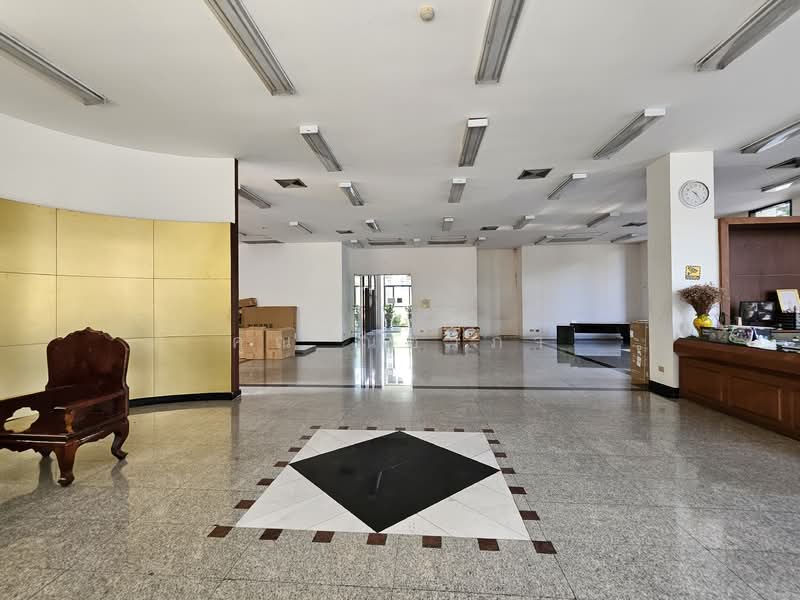 ขาย - ขายอาคารสำนักงาน 13 ชั้น ถนนวงศ์สว่าง บางซื่อ กรุงเทพฯ ตรงข้ามบิ๊กซี วงศ์สว่าง, กรุงเทพ