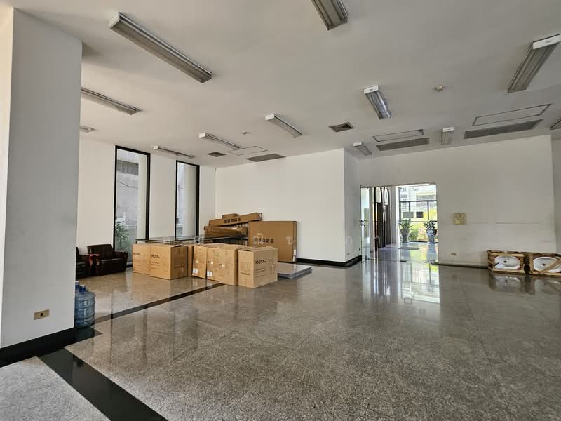 ขาย - ขายอาคารสำนักงาน 13 ชั้น ถนนวงศ์สว่าง บางซื่อ กรุงเทพฯ ตรงข้ามบิ๊กซี วงศ์สว่าง, กรุงเทพ