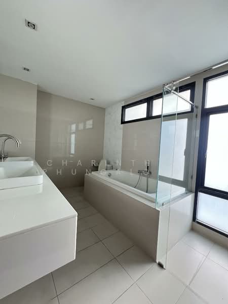 The Park Lane 22, Bangkok, 42 Soi Pridi Banomyong 45, Khlong Tan Nua, Watthana, Bangkok, 3 Bedrooms, 300 sqm, Townhouse For Rent, by Charinthip Phungalong, 500170923 - DDproperty.com