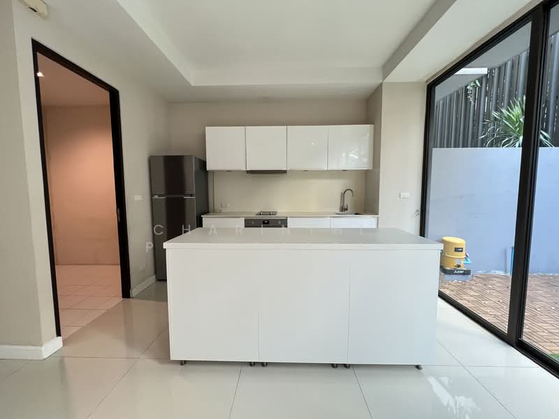 The Park Lane 22, Bangkok, 42 Soi Pridi Banomyong 45, Khlong Tan Nua, Watthana, Bangkok, 3 Bedrooms, 300 sqm, Townhouse For Rent, by Charinthip Phungalong, 500170923 - DDproperty.com