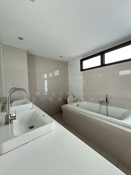 The Park Lane 22, Bangkok, 42 Soi Pridi Banomyong 45, Khlong Tan Nua, Watthana, Bangkok, 3 Bedrooms, 300 sqm, Townhouse For Rent, by Charinthip Phungalong, 500170923 - DDproperty.com