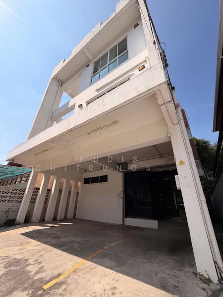 FOR RENT – 3-Storey Home Office | New Phetchaburi Road, Bangkok, Bang Kapi, Huai Khwang, Bangkok, , 750 sqm, Shophouse For Rent, by Pudis Chitrungsakorn, 500170961 - DDproperty.com