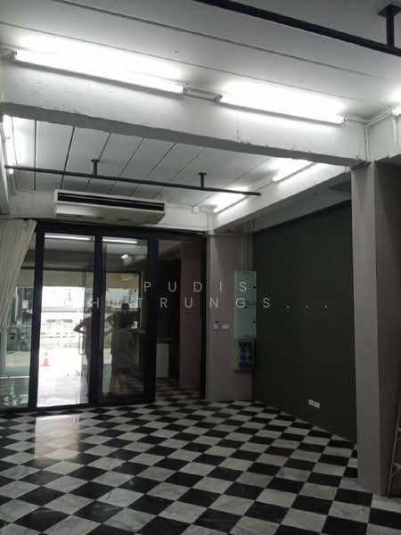 FOR RENT – 3-Storey Home Office | New Phetchaburi Road, Bangkok, Bang Kapi, Huai Khwang, Bangkok, , 750 sqm, Shophouse For Rent, by Pudis Chitrungsakorn, 500170961 - DDproperty.com