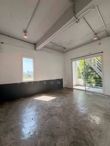 FOR RENT – 3-Storey Home Office | New Phetchaburi Road, Bangkok, Bang Kapi, Huai Khwang, Bangkok, , 750 sqm, Shophouse For Rent, by Pudis Chitrungsakorn, 500170961 - DDproperty.com