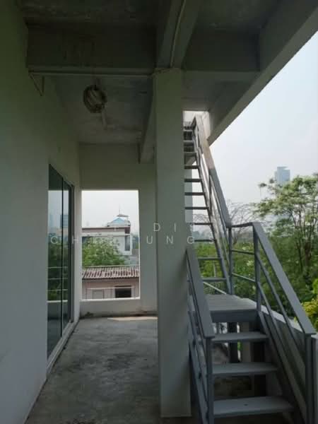 ให้เช่า โฮมออฟฟิศ 3 ชั้น | เพชรบุรีตัดใหม่, กรุงเทพ, บางกะปิ, ห้วยขวาง, กรุงเทพ, 750 ตร.ม., ตึกแถว-อาคารพาณิชย์ ให้เช่า, โดย Pudis Chitrungsakorn, 500170961 - DDproperty.com