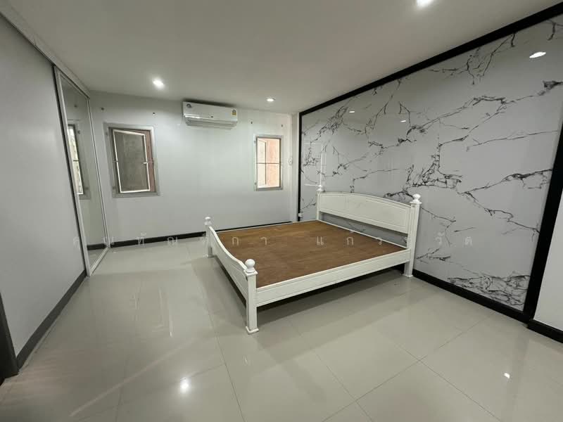 ทาวน์เฮาส์เช่า สุขุมวิท36 ใกล้รถไฟฟ้าสถานีทองหล่อ, Bangkok, Bang Chak, Phra Khanong, Bangkok, 3 Bedrooms, 320 sqm, Townhouse For Rent, by ทัณฑิกา แก้วปู่วัด, 500170995 - DDproperty.com