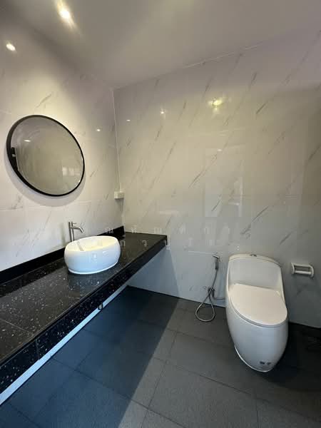 ทาวน์เฮาส์เช่า สุขุมวิท36 ใกล้รถไฟฟ้าสถานีทองหล่อ, Bangkok, Bang Chak, Phra Khanong, Bangkok, 3 Bedrooms, 320 sqm, Townhouse For Rent, by ทัณฑิกา แก้วปู่วัด, 500170995 - DDproperty.com