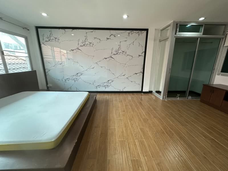 ทาวน์เฮาส์เช่า สุขุมวิท36 ใกล้รถไฟฟ้าสถานีทองหล่อ, Bangkok, Bang Chak, Phra Khanong, Bangkok, 3 Bedrooms, 320 sqm, Townhouse For Rent, by ทัณฑิกา แก้วปู่วัด, 500170995 - DDproperty.com