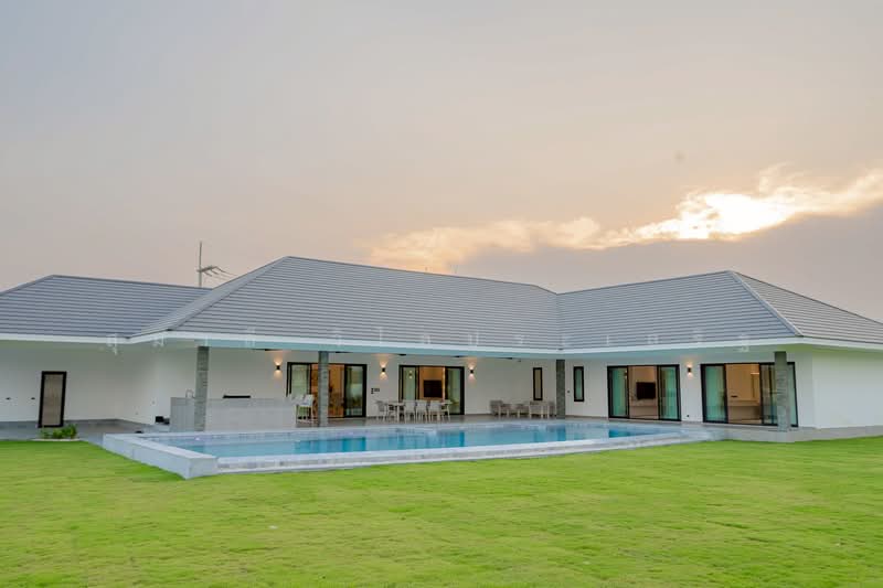 An Iconic 5-Bedroom Pool Estate with Expansive Mountain Views Hua Hin Pranburi Listing 20004, Prachuap Khiri Khan, Thap Tai, Hua Hin, Prachuap Khiri Khan, 5 Bedrooms, 450 sqm, Single Detached House For Sale, by สุมาลี วิไลประเสริฐ, 500170996 - DDproperty.com