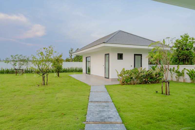 An Iconic 5-Bedroom Pool Estate with Expansive Mountain Views Hua Hin Pranburi Listing 20004, Prachuap Khiri Khan, Thap Tai, Hua Hin, Prachuap Khiri Khan, 5 Bedrooms, 450 sqm, Single Detached House For Sale, by สุมาลี วิไลประเสริฐ, 500170996 - DDproperty.com