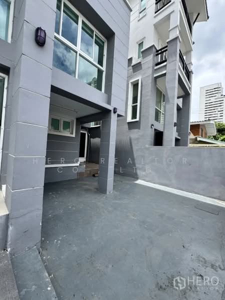 ให้เช่า โฮมออฟฟิศ 178 ตร.ม. ใกล้ BTS เอกมัย เขตวัฒนา hre00319, กรุงเทพ, คลองตันเหนือ, วัฒนา, กรุงเทพ, 178 ตร.ม., ตึกแถว-อาคารพาณิชย์ ให้เช่า, โดย Hero Realtor Co., Ltd., 500171064 - DDproperty.com