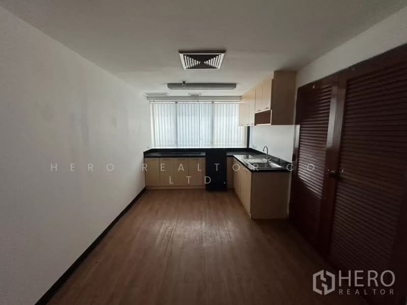 ให้เช่า พื้นที่สำนักงาน 220 ตร.ม. เขตวัฒนา ใกล้ BTS เอกมัย bre25457, กรุงเทพ, คลองตันเหนือ, วัฒนา, กรุงเทพ, 220 ตร.ม., สำนักงาน ให้เช่า, โดย Hero Realtor Co., Ltd., 500171156 - DDproperty.com