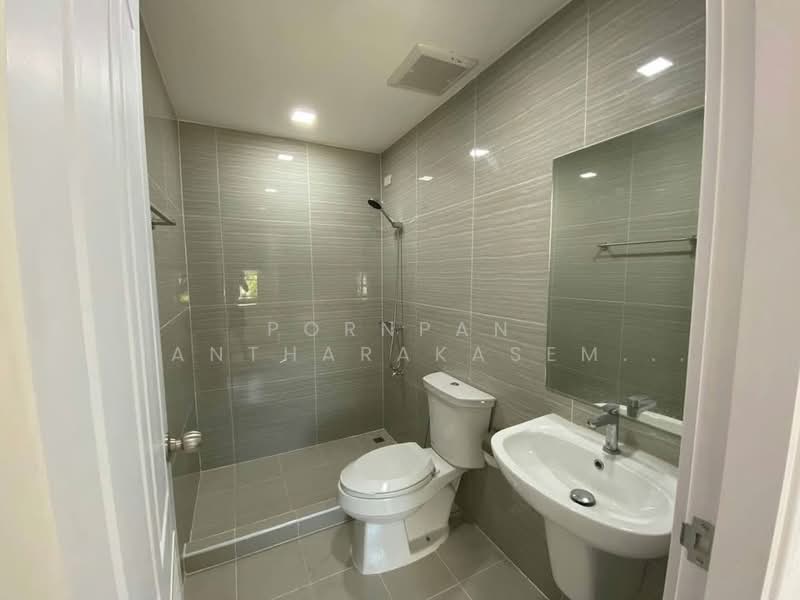 3-BR Townhouse, Bangkok, Saphan Sung, Saphan Sung, Bangkok, 3 Bedrooms, 204 sqm, Townhouse For Sale, by Pornpan Chantharakasemchai, 500171181 - DDproperty.com