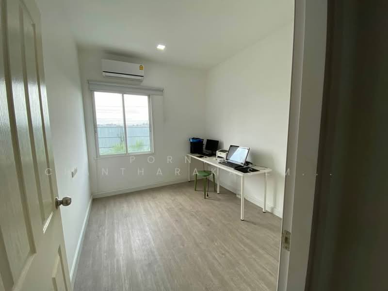 3-BR Townhouse, Bangkok, Saphan Sung, Saphan Sung, Bangkok, 3 Bedrooms, 204 sqm, Townhouse For Sale, by Pornpan Chantharakasemchai, 500171181 - DDproperty.com