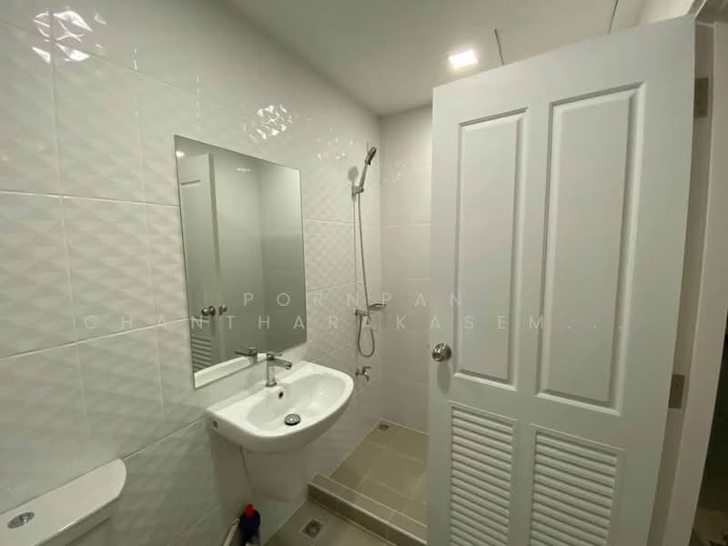 3-BR Townhouse, Bangkok, Saphan Sung, Saphan Sung, Bangkok, 3 Bedrooms, 204 sqm, Townhouse For Sale, by Pornpan Chantharakasemchai, 500171181 - DDproperty.com