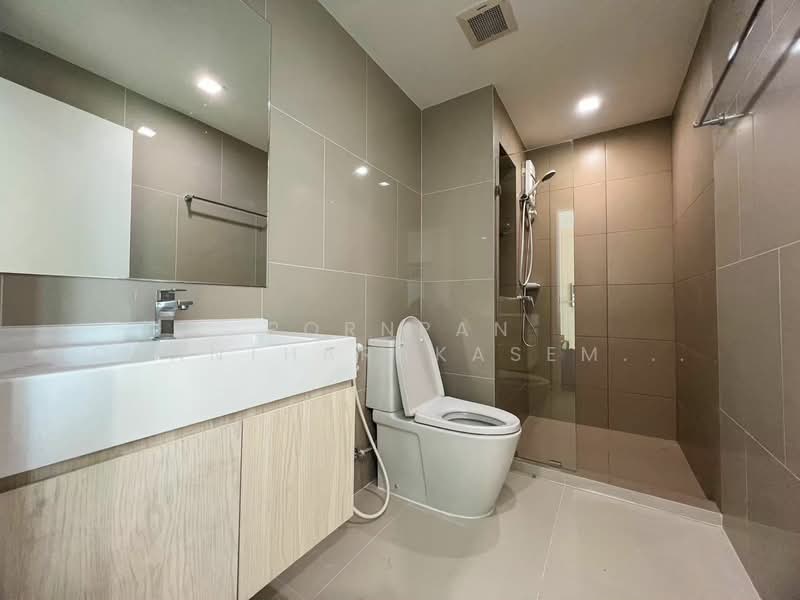Rich Park @ Triple Station, Bangkok, 591 Srinakarin Road, Suan Luang, Suan Luang, Bangkok, 1 Bedroom, 30 sqm, Condo For Rent, by Pornpan Chantharakasemchai, 500171218 - DDproperty.com