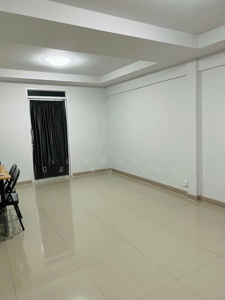 ให้เช่า - ให้เช่าบ้านลาดพร้าว ราคาถูก ปากซอยมีรถไฟฟ้า สถานีมหาดไทย เนื้อที่ 17ตรว. 2นอน 2น้ำ แอร์2เครื่อง, กรุงเทพ