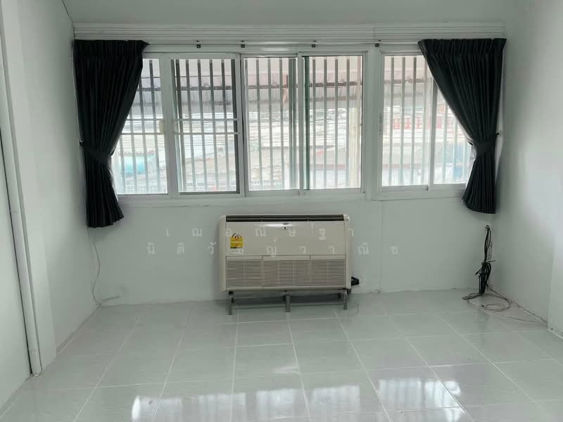 ให้เช่า - ให้เช่าบ้านลาดพร้าว ราคาถูก ปากซอยมีรถไฟฟ้า สถานีมหาดไทย เนื้อที่ 17ตรว. 2นอน 2น้ำ แอร์2เครื่อง, กรุงเทพ