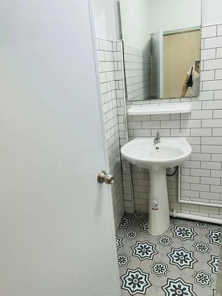 ให้เช่า - ให้เช่าบ้านลาดพร้าว ราคาถูก ปากซอยมีรถไฟฟ้า สถานีมหาดไทย เนื้อที่ 17ตรว. 2นอน 2น้ำ แอร์2เครื่อง, กรุงเทพ