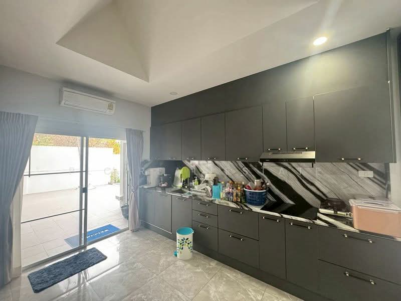 House 4 Bedroom European Thai Style for Sale in East Pattaya, Chon Buri (Pattaya), Bang Lamung, Bang Lamung (Pattaya), Chon Buri (Pattaya), 4 Bedrooms, 260 sqm, Single Detached House For Sale, by PLC Real Estate, 500171303 - DDproperty.com