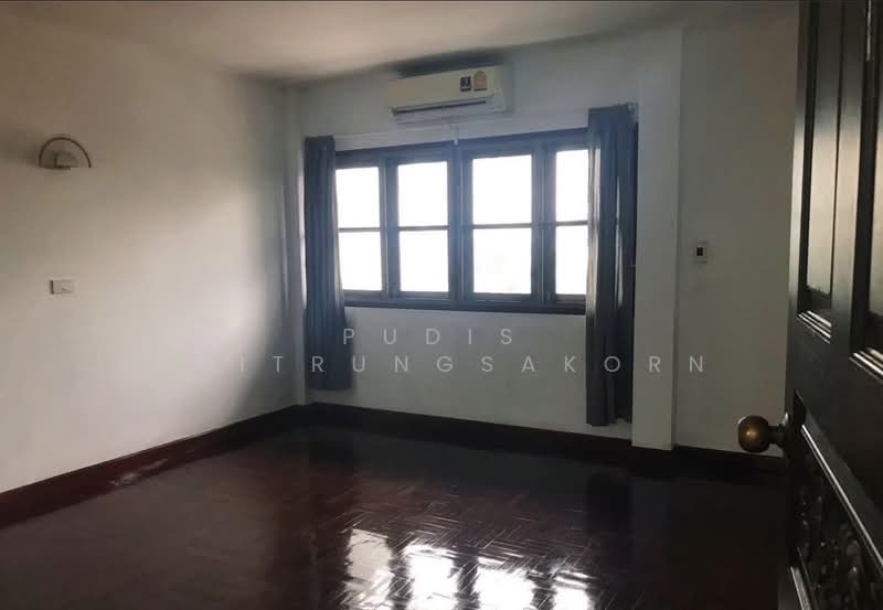 Home Office for Rent – Phetchaburi Road - Rama 9, Bangkok, Bang Kapi, Huai Khwang, Bangkok, , 148 sqm, Shophouse For Rent, by Pudis Chitrungsakorn, 500171316 - DDproperty.com