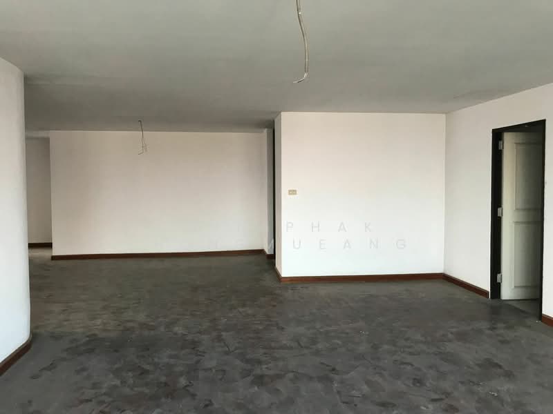 D.S. Tower 1 Sukhumvit 33, Bangkok, Soi Phrom Chit, Khlong Tan Nua, Watthana, Bangkok, 3 Bedrooms, 252 sqm, Condo For Sale, by Kritaphak Khongmueang, 500171330 - DDproperty.com