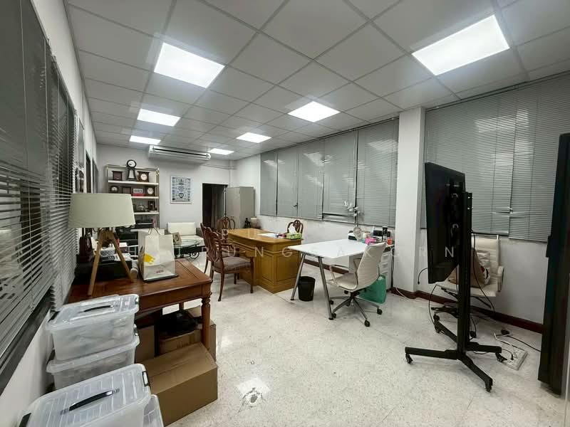 ออฟฟิศให้เช่า ถนนเพชรบุรี, กรุงเทพ, บางกะปิ, ห้วยขวาง, กรุงเทพ, 400 ตร.ม., ตึกแถว-อาคารพาณิชย์ ให้เช่า, โดย Pudis Chitrungsakorn, 500171349 - DDproperty.com