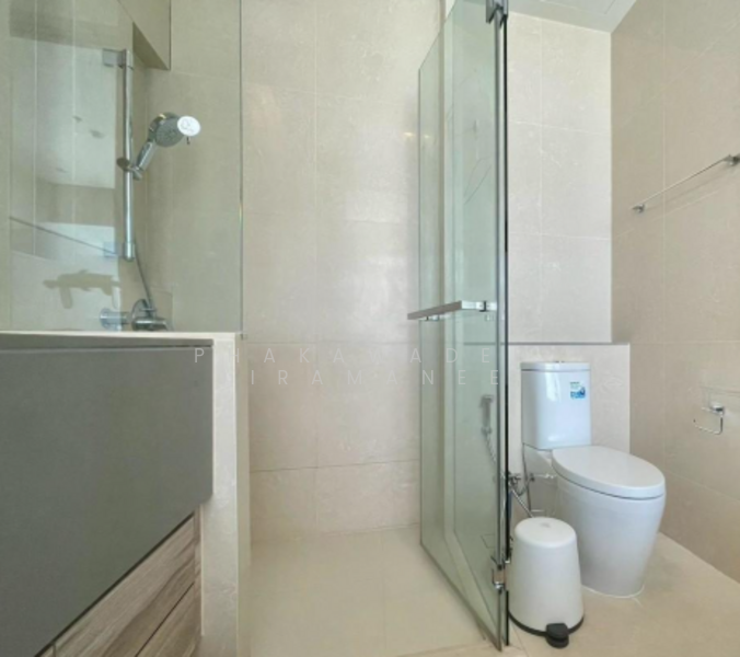 The Esse Asoke, Bangkok, 333 Soi Sukhumvit 21, Sukhumvit Road, Khlongtoei Nua, Watthana, Bangkok, 1 Bedroom, 52 sqm, Condo For Rent, by Phakawadee Jiramanee, 500171389 - DDproperty.com