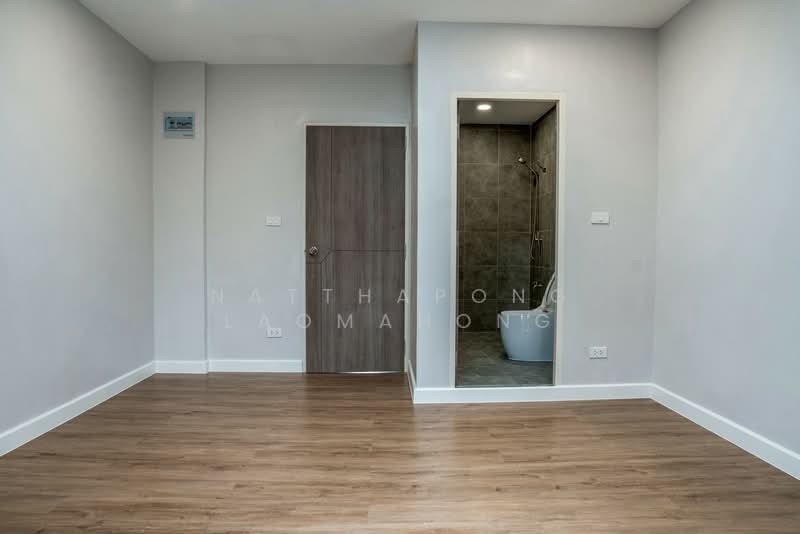 3-BR Townhouse, Bangkok, Phra Kanong Nua, Watthana, Bangkok, 3 Bedrooms, 250 sqm, Townhouse For Sale, by Natthapong Laomahong, 500171405 - DDproperty.com