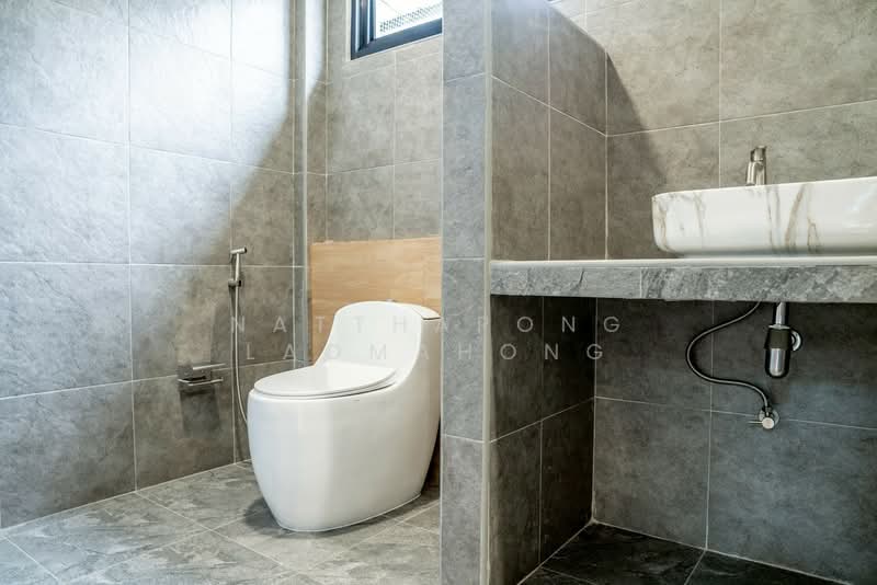 3-BR Townhouse, Bangkok, Phra Kanong Nua, Watthana, Bangkok, 3 Bedrooms, 250 sqm, Townhouse For Sale, by Natthapong Laomahong, 500171405 - DDproperty.com