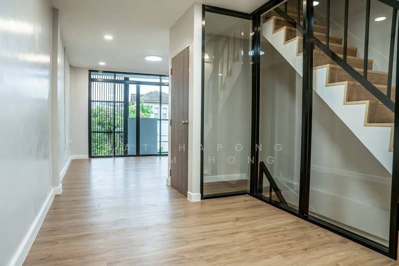 3-BR Townhouse, Bangkok, Phra Kanong Nua, Watthana, Bangkok, 3 Bedrooms, 250 sqm, Townhouse For Sale, by Natthapong Laomahong, 500171405 - DDproperty.com